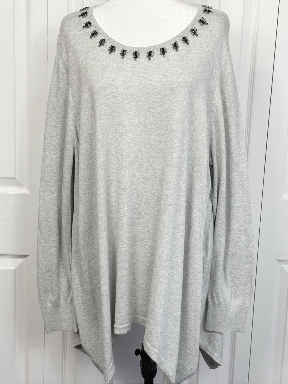 NWT Simply Vera Wang Gray Embellished Neck Handkerchief Tunic Sweater 3X